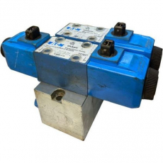 VÁLVULA DIRECIONAL DG4V3-3CM-KUP4D3-H7-60-EN166 - VICKERS usada