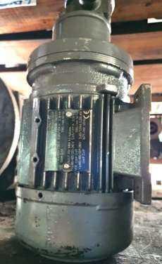 Motor elétrico trifásico (modelo: AF63/4B-7)