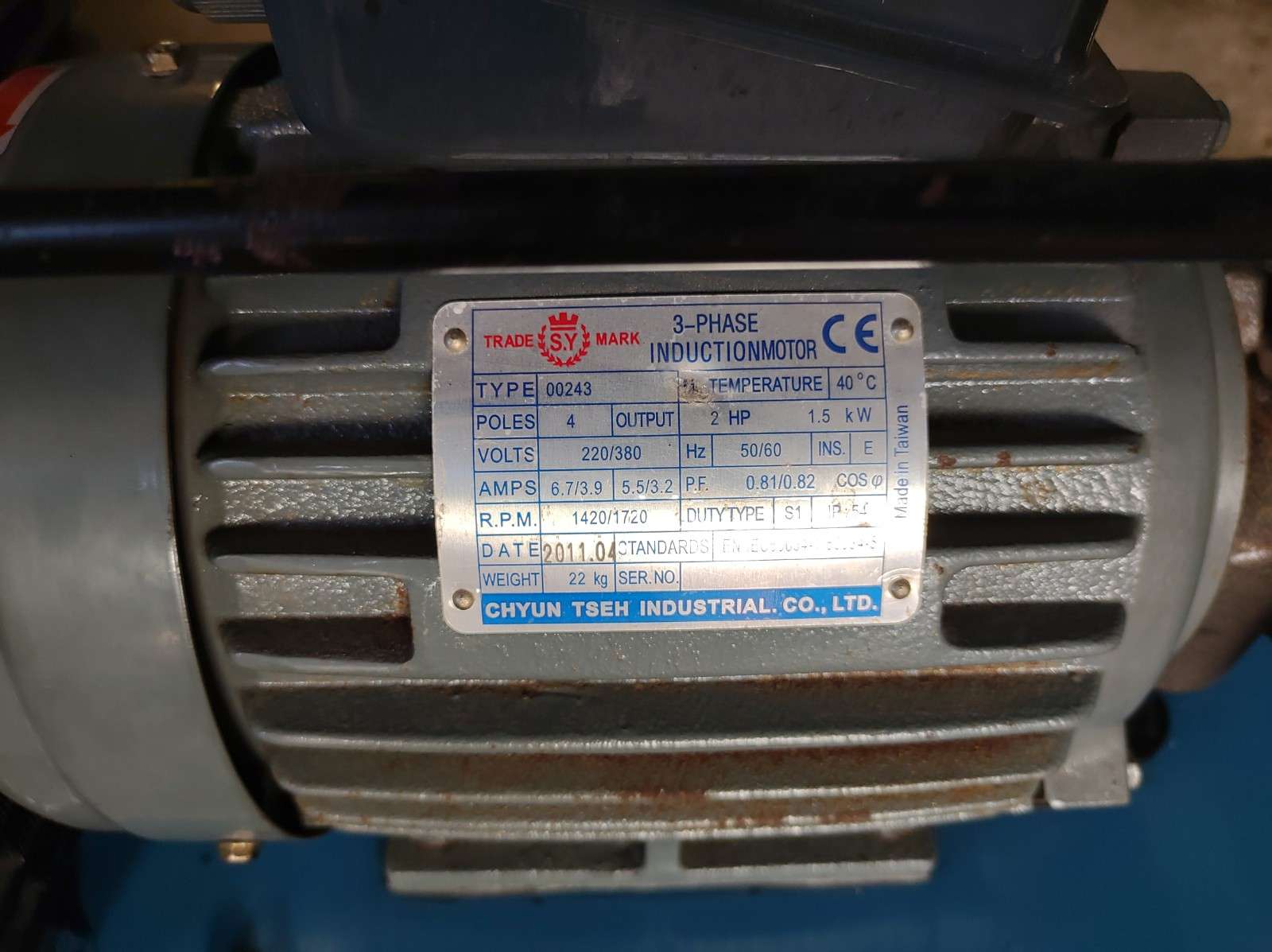 Composta de tanque, bomba hidráulica, motor elétrico, bloco de válvula, resfriador
