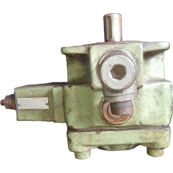 Bomba de deslocamento geométrico variável, Série 30, tamanho 40, deslocamento 32 cm3/revolução, rotação horária. Efetuamos a reforma de bombas hidráulicas. Consulte-nos. 