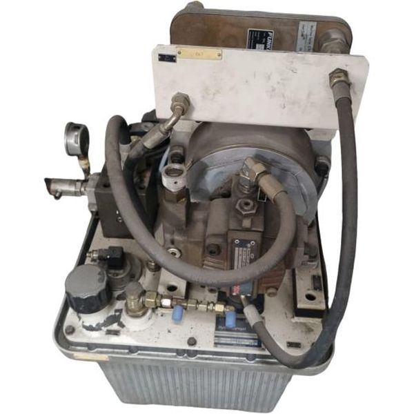 Unidade hidráulica composta de tanque, man&ocirc;metro, sensor, bocal de enchimento, trocador de calor FUNKE  30bar 200C
