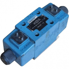 Válvula direcional REXROTH 4WE 10 H32/CW230N9K4 usada