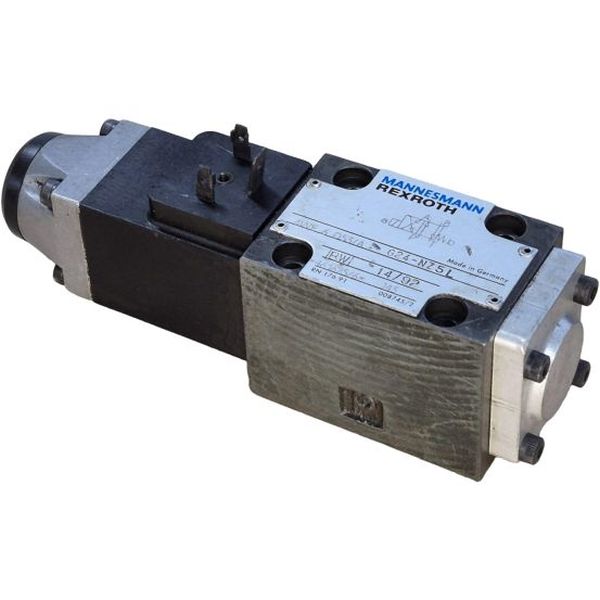 Controla o fluxo de óleo e sistemas hidráulicos, oferecendo operação precisa e confiável. - REXROTH usada