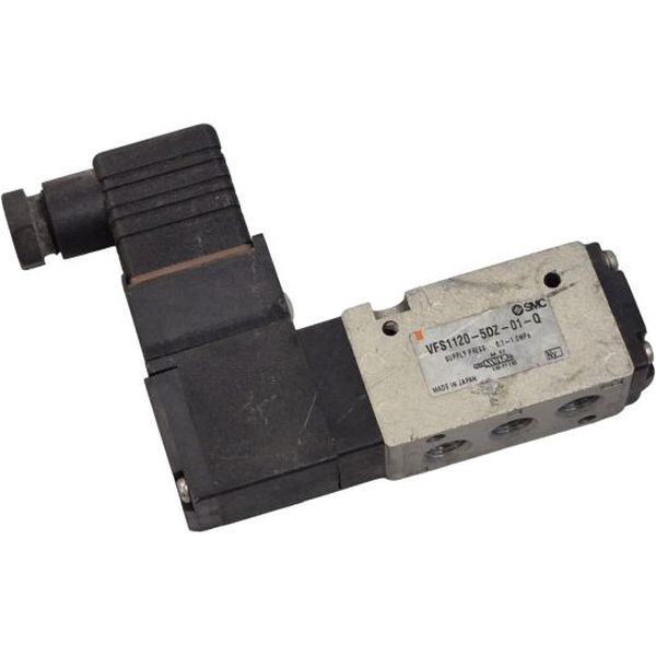 Série VFS1000, modelo com montagem em base, válvula 2 posições com 1 solenóide, escape individual, tensão voltagem 24VCC, ligação elétrica com conector DIN, com LED indicador e supressor de picos de tensão, conexão rosca 1/8