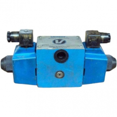 Válvula direcional DG4S4-0160-U-DN-60 - VICKERS usada