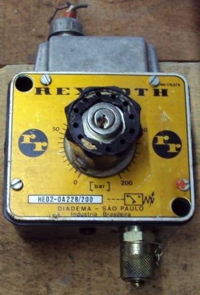 Série HED2, conexão roscada, pressão máxima 200bar, temperatura do fluido -20~70oC, meios de pressão óleo hidráulico mineral / gás / ar