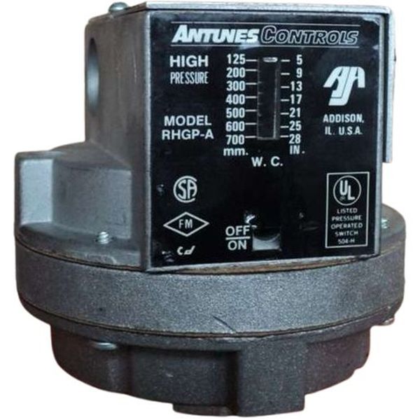 Dispositivo que monitora a pressão e corta o circuito elétrico quando a pressão se eleva acima ou abaixo do ponto desejado. As configurações de alta e baixa pressão de gás são ajustáveis. Construção em alumínio fundido.
