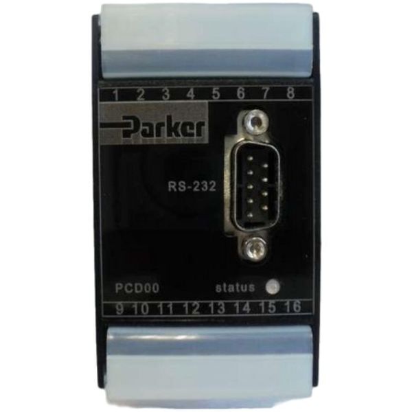 A interface de comunicação fornece uma porta de dados serial, permitindo que os VSDs (inversores de frequência) sejam conectados para formar uma rede
