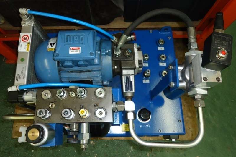 motor WEG 1,5HP/CV, 60 bar, reservatório 40 litros
