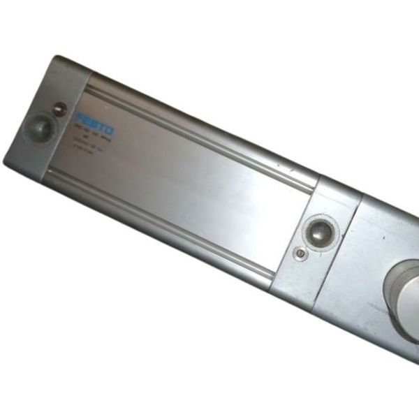 diâmetro100mm, curso 150mm, dupla ação, amortecimento pneumático regulável de fim de curso, detecção de posição, ISO 15552, ranhura para sensor, com clipe de retenção para a haste