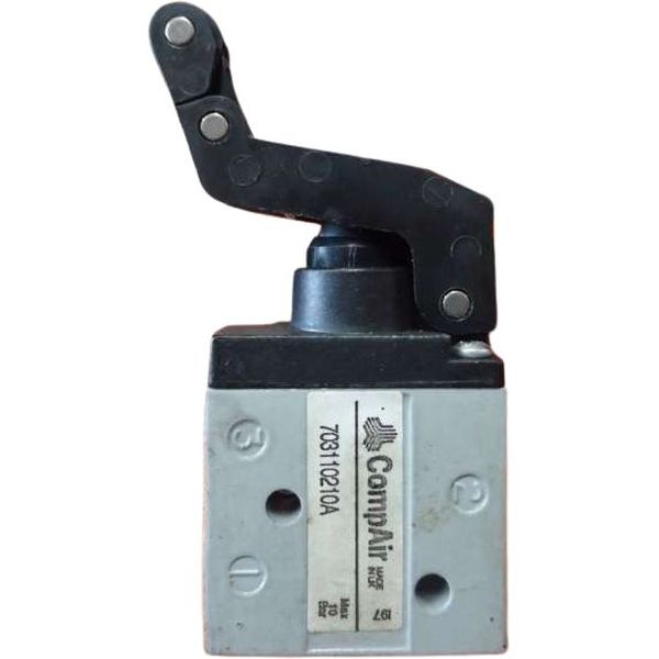 3 vias, rosca G1/8, acionamento gatilho com rolete / retorno mola, pressão máxima 10bar, meio ar comprimido filtrado, intervalo de temperatura -20...70oC, corpo liga de zinco