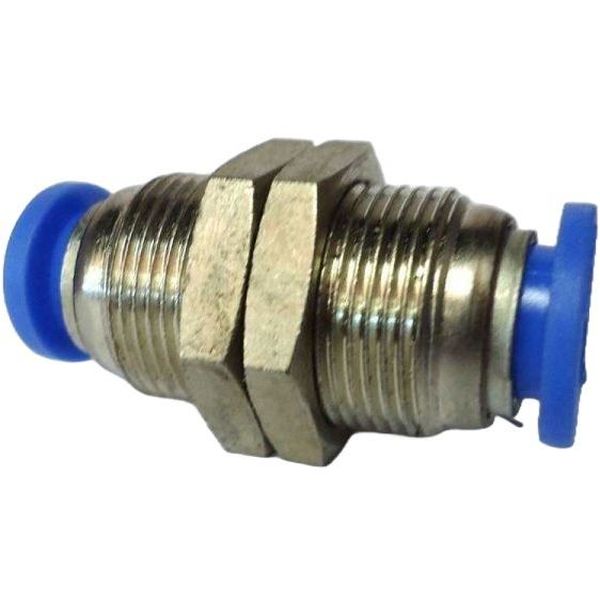 Para tubos com diâmetro externo 8mm. A conexão passa-muro é fixada no painel por duas porcas.
