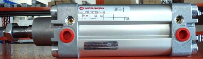 diâmetro 50mm, curso 65mm, conexão rosca G1/4, meio de operação ar comprimido, ISO 15552, dupla ação, corpo alumínio, vedações PUR e NBR