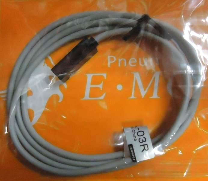 tipo Reed (R), 2 fios, cor do fio cinza, sensor com contato, tensão de operação 5-240V AD/DC