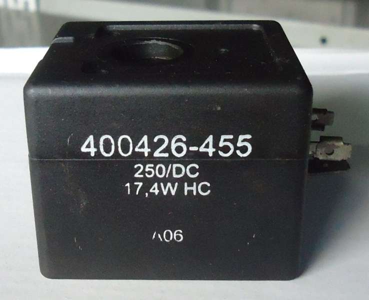 voltagem 250DC, potência 17,4W, tamanho MXX, quadrada, encapsulada, ligação elétrica com plugue,  classe de isolamento H, classe de temperatura C