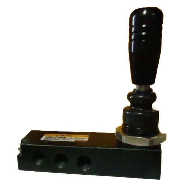 5/3 vias, conexão 1/8, acionamento manual, retorno mola, centro fechado, lubrificação não é necessária, pressão de trabalho 0~0.8MPa, temperatura de trabalho -5...60oC, vedações NBR 