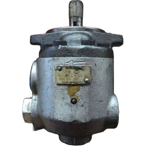 Modelo 2.05, rotação à direita, eixo chavetado diâmetro 3/4 polegada, flange de montagem G, tomadas laterais, com válvula divisora de fluxo. Efetuamos o serviço de reforma em bombas hidráulicas. Consulte-nos.