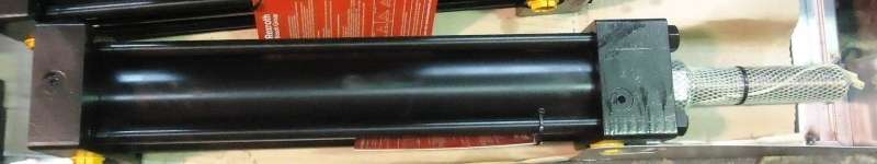 diâmetro 68mm, com tirantes, flange retangular na base