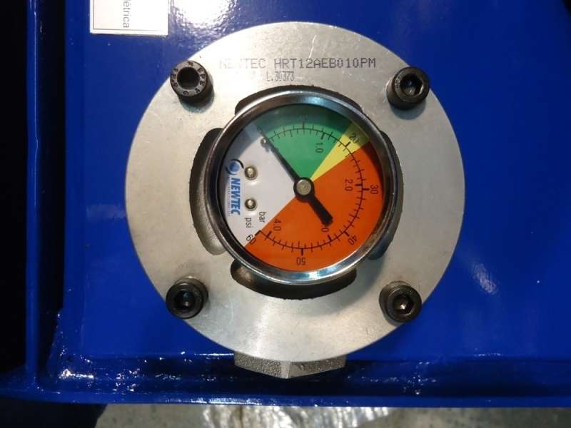com reservatório, bomba de circulação de refrigeração, bomba de pistão de 280bar de pressão, man&ocirc;metro de saturação, resfriador de óleo WUXI