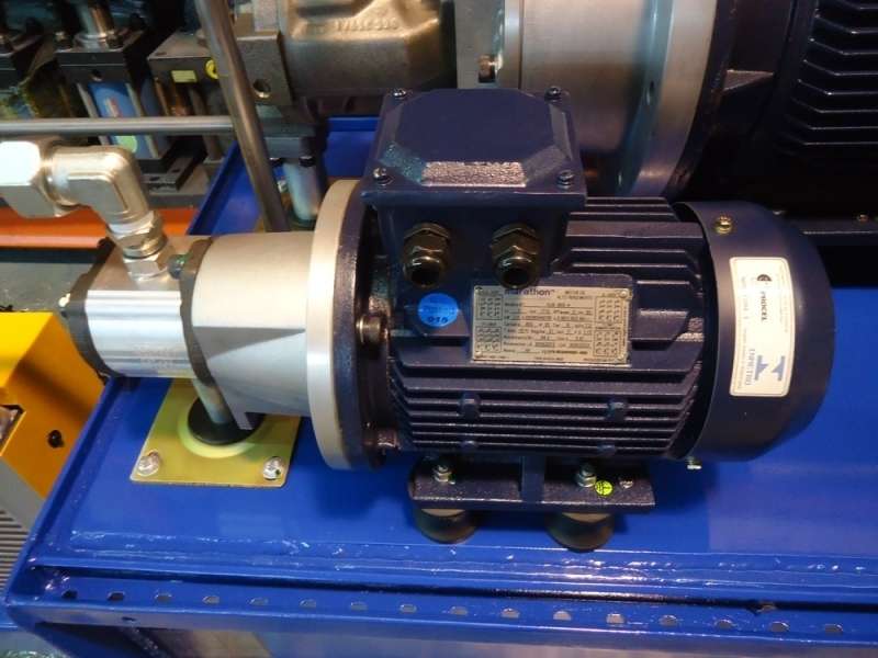 com reservatório, bomba de circulação de refrigeração, bomba de pistão de 280bar de pressão, man&ocirc;metro de saturação, resfriador de óleo WUXI