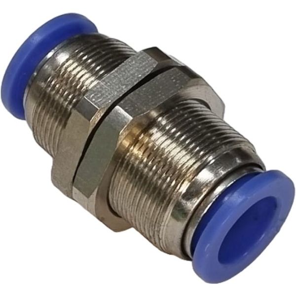 Para tubos com diâmetro externo 12mm. A conexão passa-muro é fixada no painel por duas porcas.
